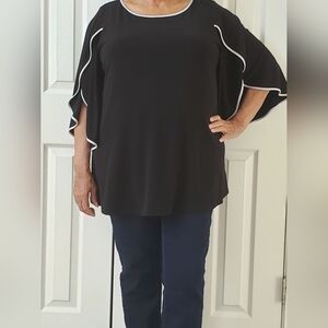 ✨ IC by Connie K Black Top with White Trim - Size XL ✨